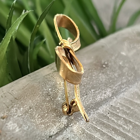 📌8/$16 Elegant Gold Bow Brooch dainty - Picture 2 of 6